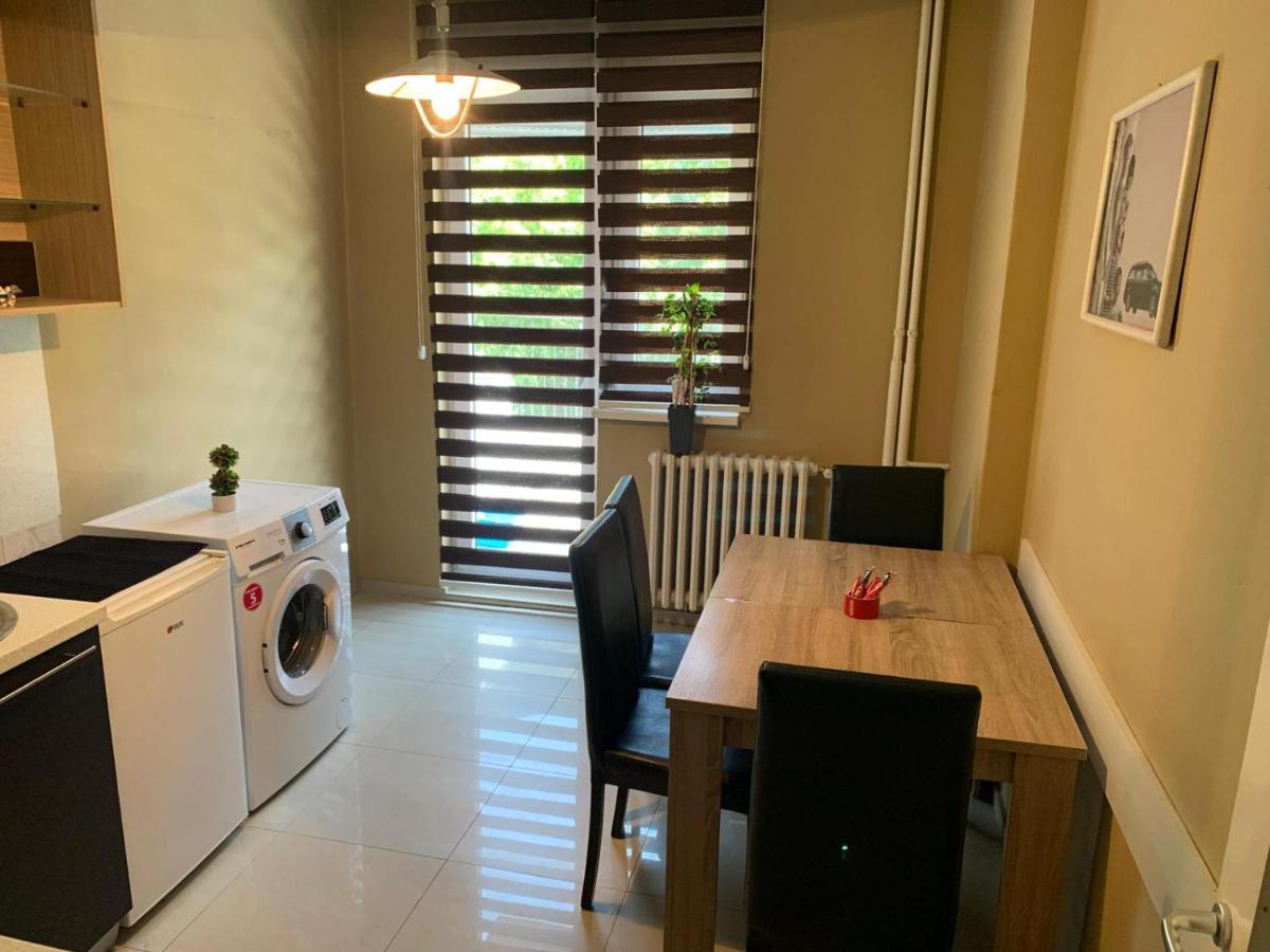 Lungro'S Square Apartment Скопие Екстериор снимка