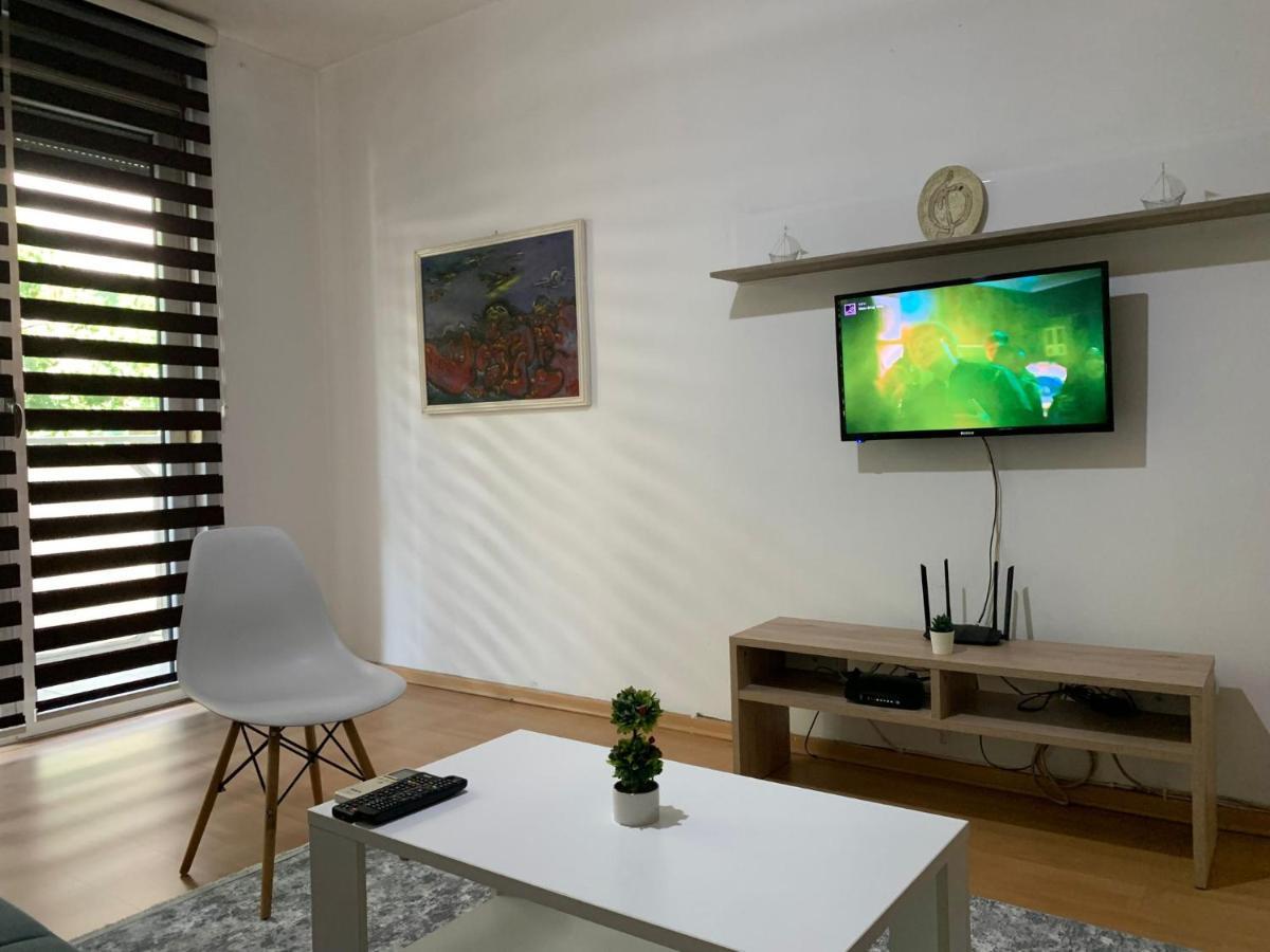 Lungro'S Square Apartment Скопие Екстериор снимка
