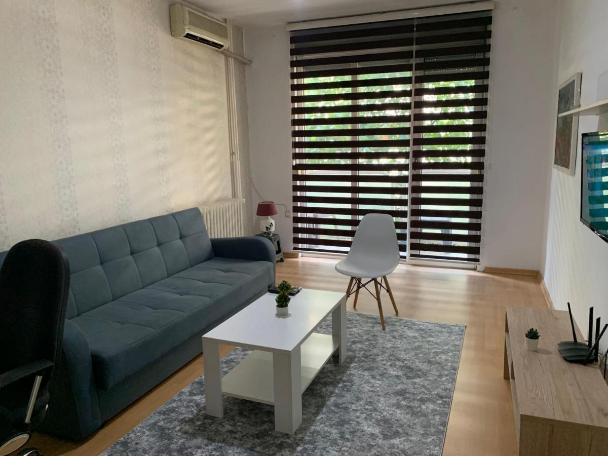 Lungro'S Square Apartment Скопие Екстериор снимка