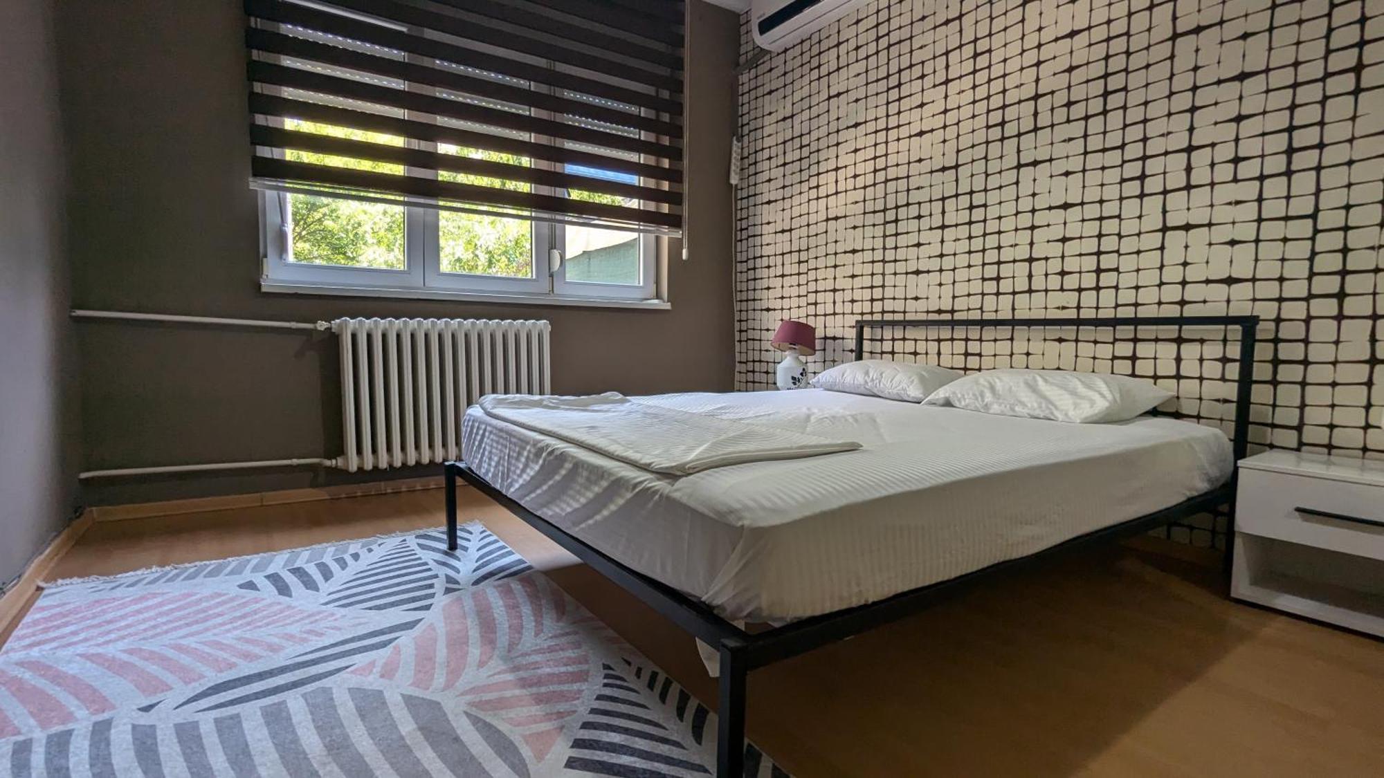 Lungro'S Square Apartment Скопие Екстериор снимка